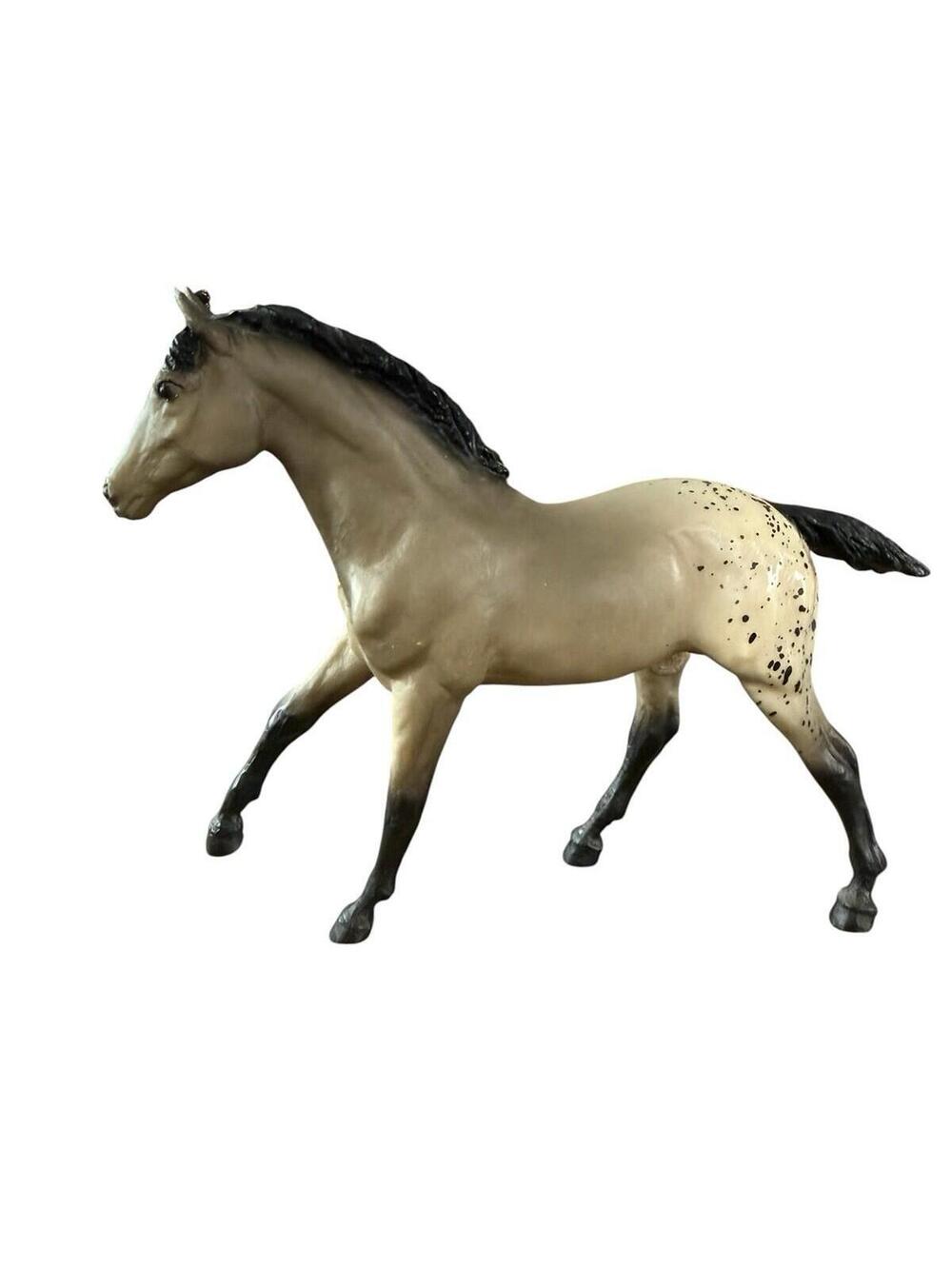 Beyer Horse #238 Dark Gray Fleck Model
